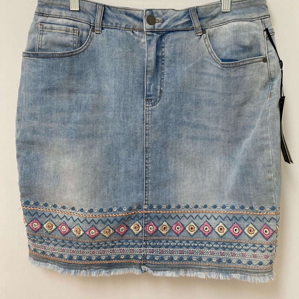 CHARLIE B Light Blue Embroidered Denim Skirt, Size 14